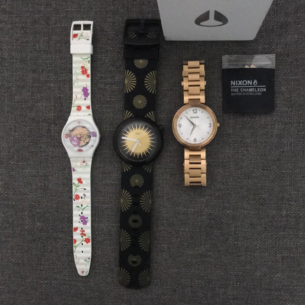 3 watches 2 are SWATCH the rosegold is NIXON